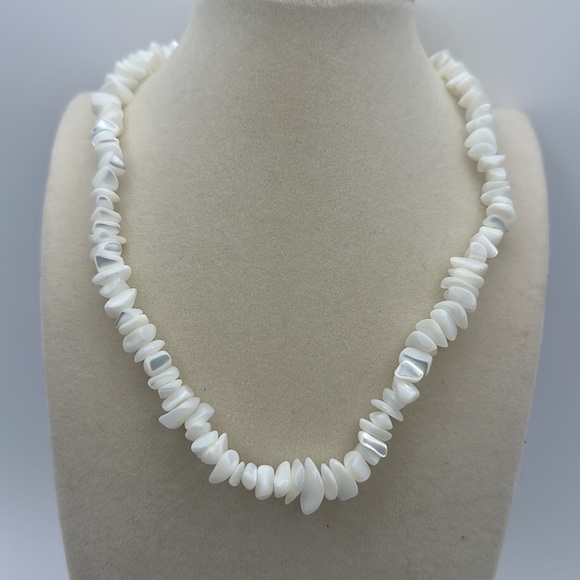 Natural white shell chip beads handmade necklace with gold hardware - Picture 2 of 5